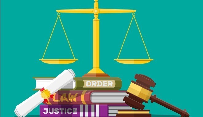 apinillos derecho administrativo en Calahorra y derecho administrativo en Madrid, imagen de balanza junto con libros y mazo de justicia