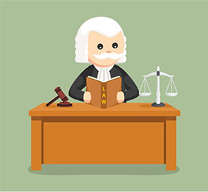 apinillos abogado especialista en sanciones a trabajadores o laborales, imagen en la que sale un juez con un libro de leyes en una mesa